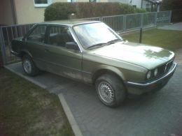 BMW E30 318i smaragdgrün vorne rechts