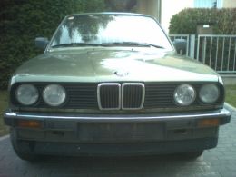 BMW E30 318i smaragdgrün Frontansicht