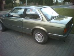 BMW E30 318i smaragdgrün hinten links