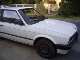 BMW E30 320i weiß vorne rechts