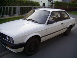 BMW E30 320i weiß vorne links