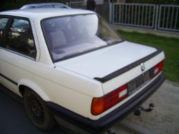 BMW E30 320i weiß hinten links