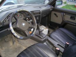 BMW E30 320i weiß Innenraum