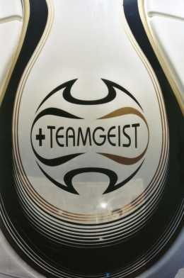 Teamgeist an der Addidas Arena zur WM2006